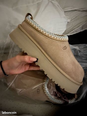 UGG Tazz Sand sandale chausson