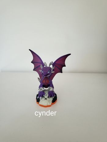 Figurine skylanders   Cynder