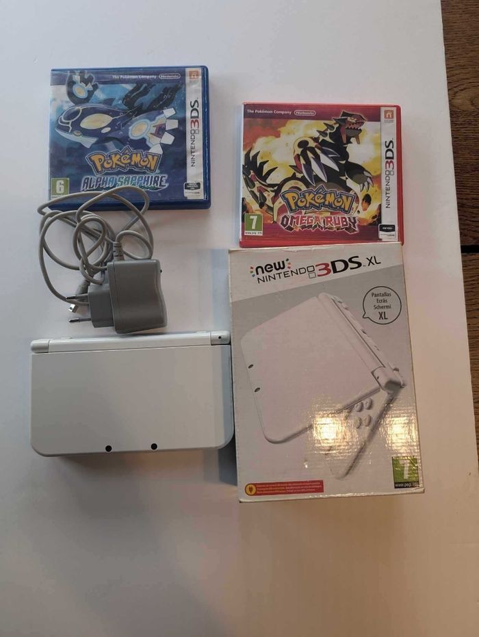Nintendo 3DS XL blanche avec 2 jeux Pokémon ! - photo numéro 2