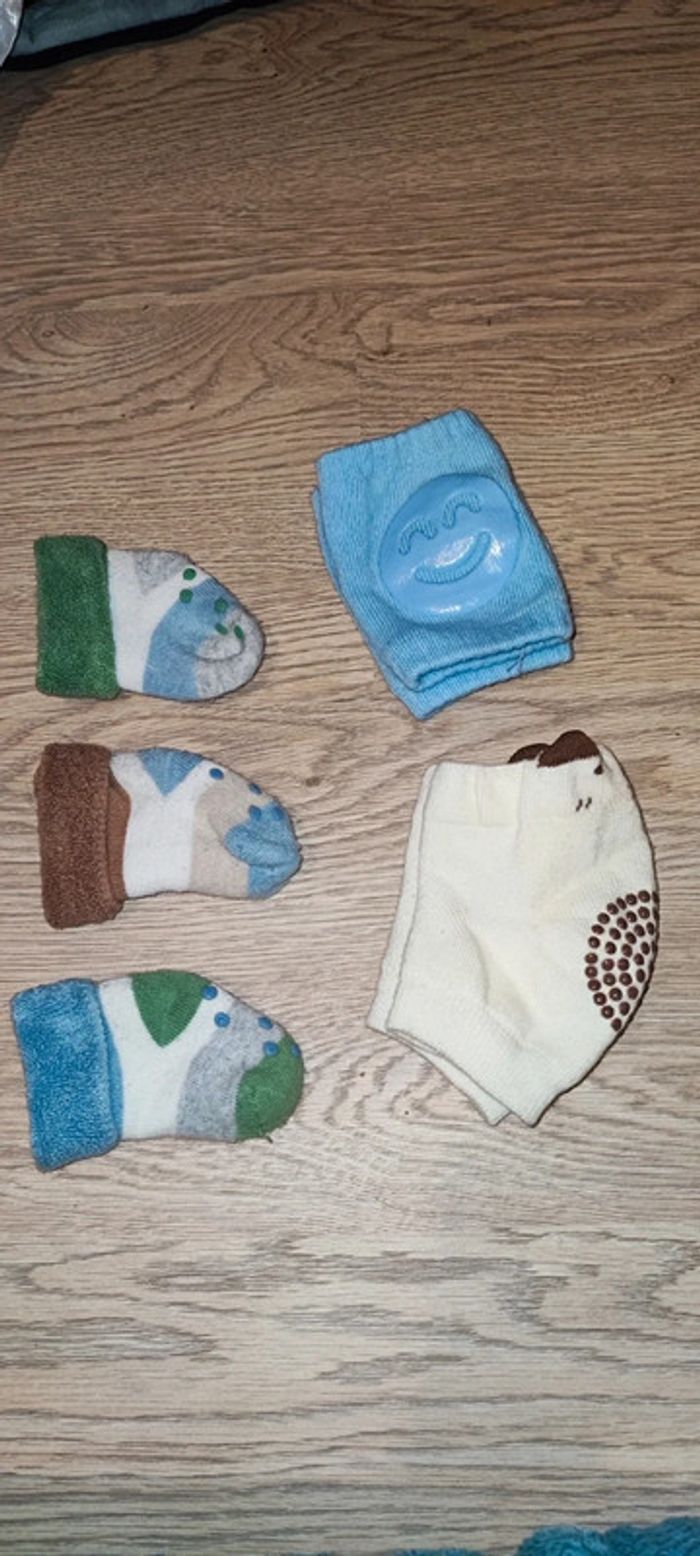 Lot 2 genouillères jamais porté+ plusieurs chaussettes offerte - photo numéro 4
