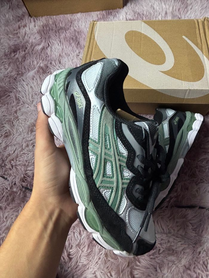 Asics gel NYC blanc noir et vert neuf taille 40 - photo numéro 2