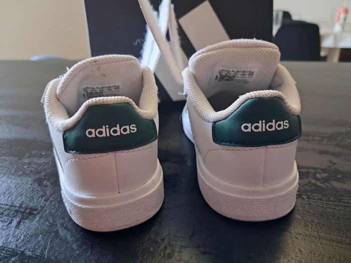 Basket adidas taille 22 - photo numéro 5