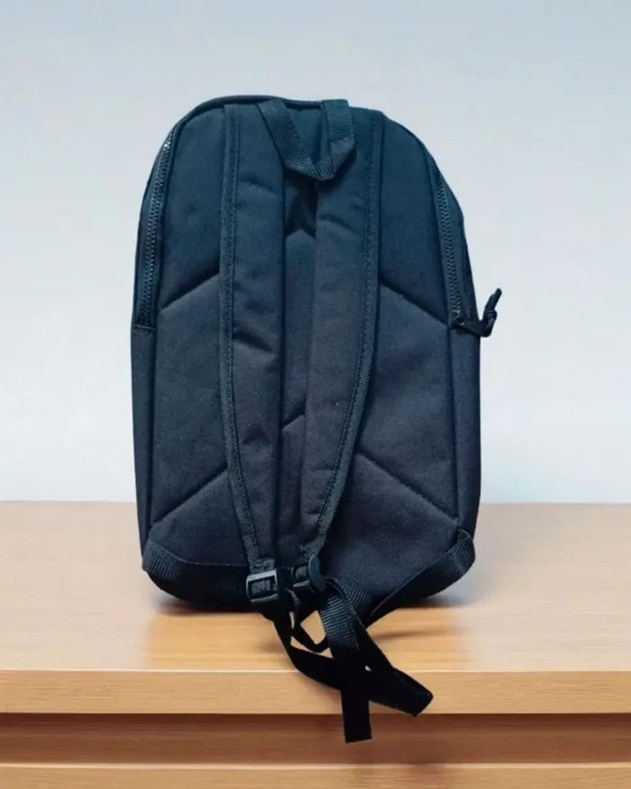 Très beau petit sac a dos noir neuf pour les affaires de sport ou goûter - photo numéro 2