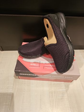 🖤✨ Skechers Slip-On Femme – NEUVES AVEC ÉTIQUETTES – Taille 37 ✨🖤