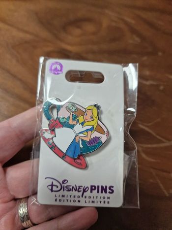 Pins disney Alice edition limitée