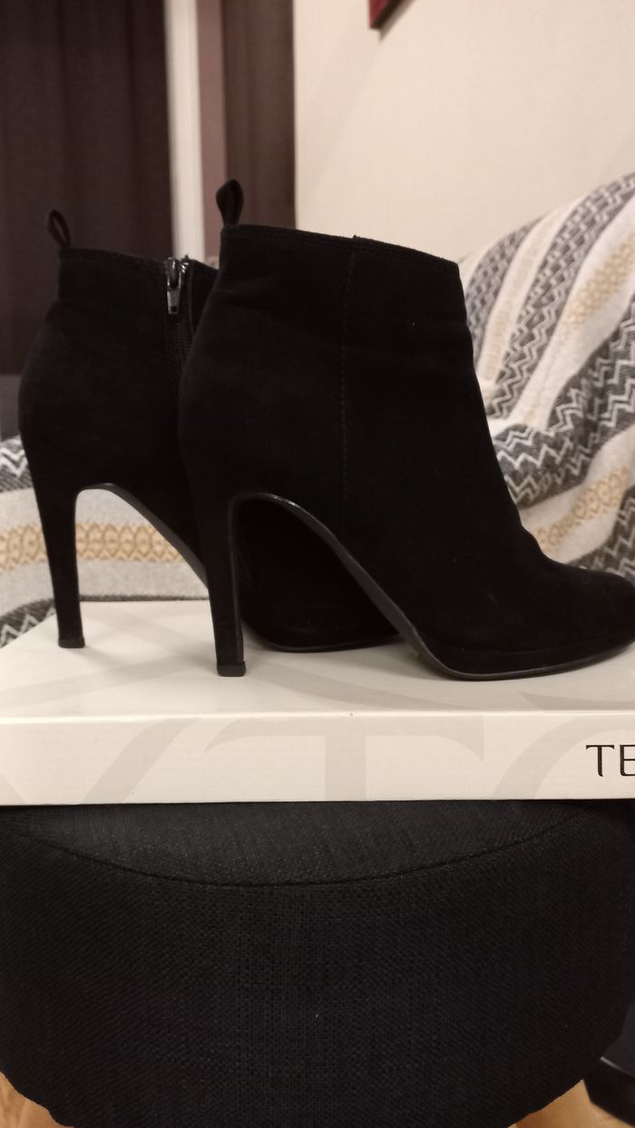 Bottines daim noir TEXTO