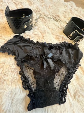 Dentelle noir transparente