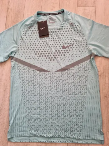 T-shirt running nike pour femme
