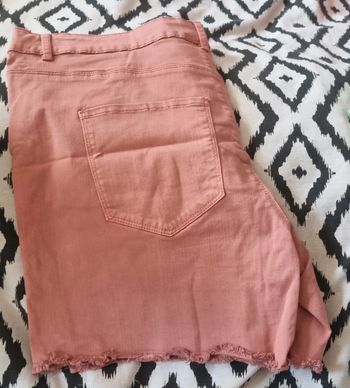 Short rose kiabi neuf sans étiquette 48