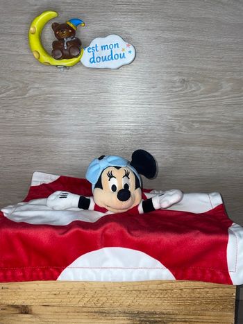 DY441 doudou Minnie Disney