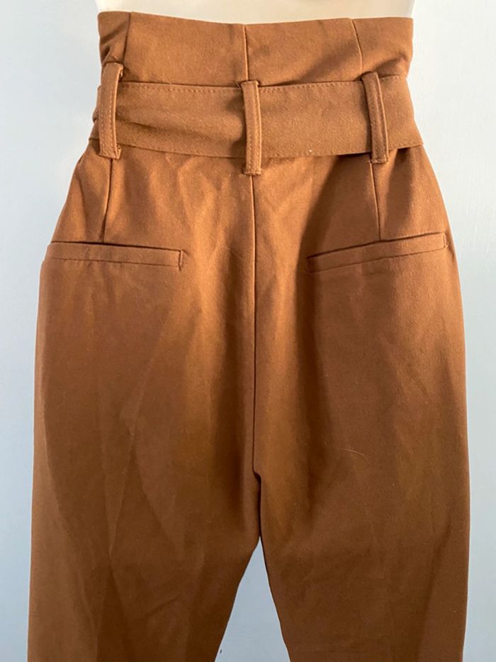 Bershka pantalon t 32  taille haute entre  marron moutarde des photos représentent bien la couleur - photo numéro 14
