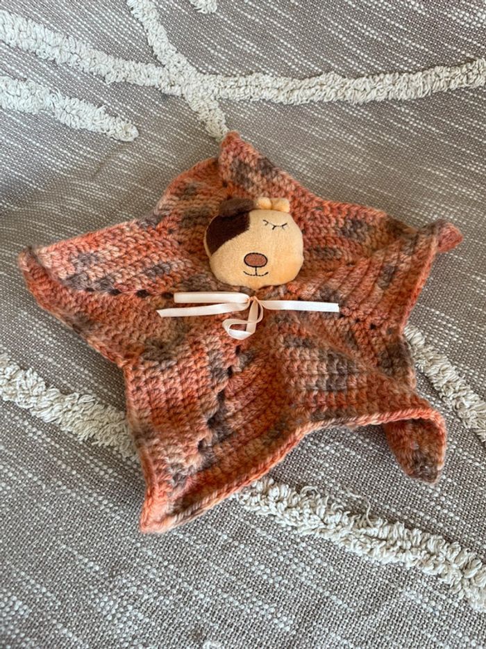 Peluche doudou plat 30cm Tricot&co etoile tricoter laine orange marron chien ours parfait état