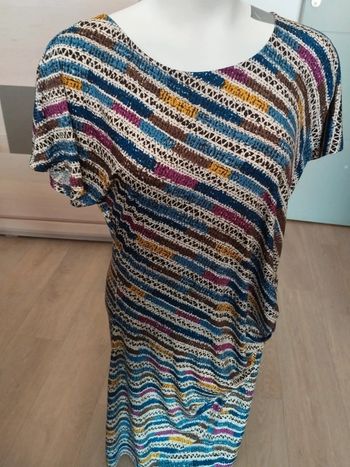 Robe multicolore taille 44 très agréable à porter