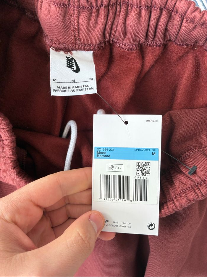 Ensemble Nike Solo Swooch Rouge - Taille M - Neuf - photo numéro 10