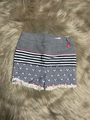Short gris rayé noir