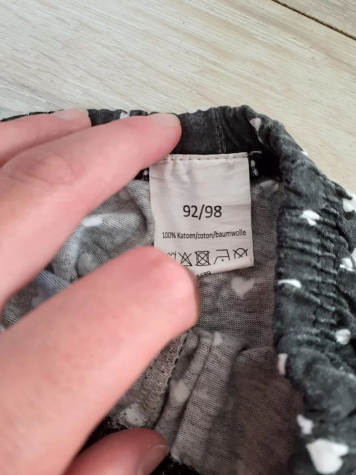 Short court noir Disney, taille 92/98 - photo numéro 2