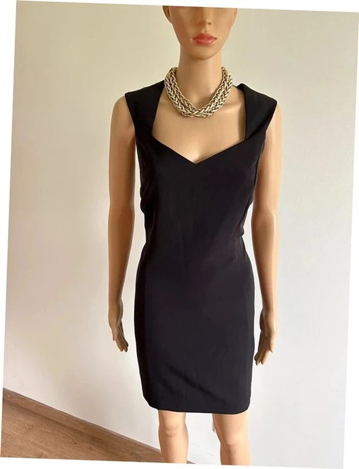 Robe noire sans manches Mango taille L jamais portée