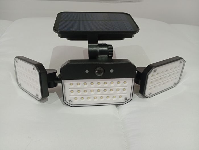 Projecteur solaire à 3 têtes LED -Neuf