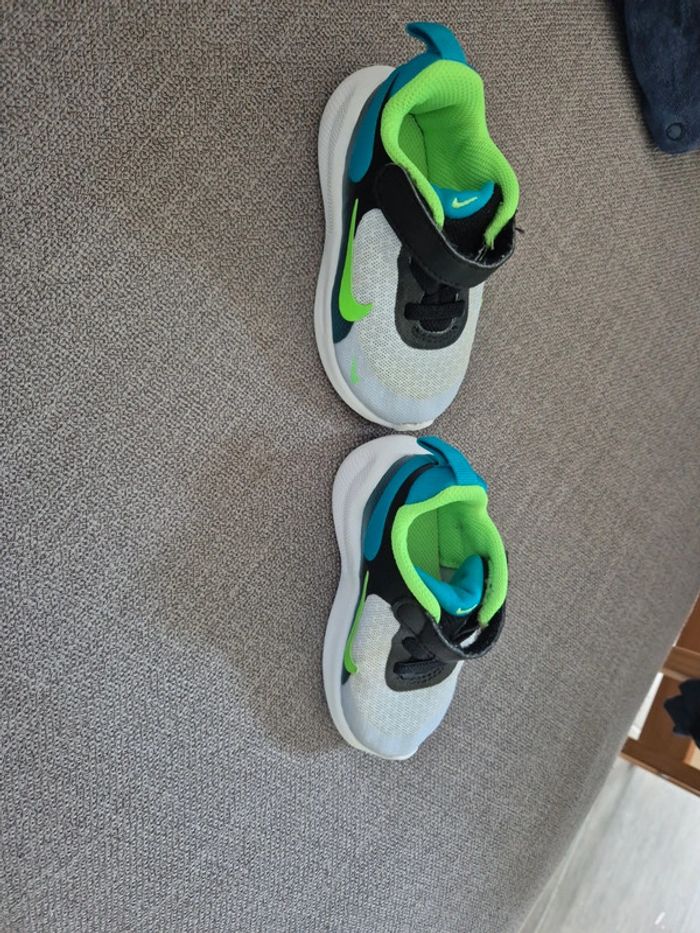 Chaussure nike taille 21 - photo numéro 2