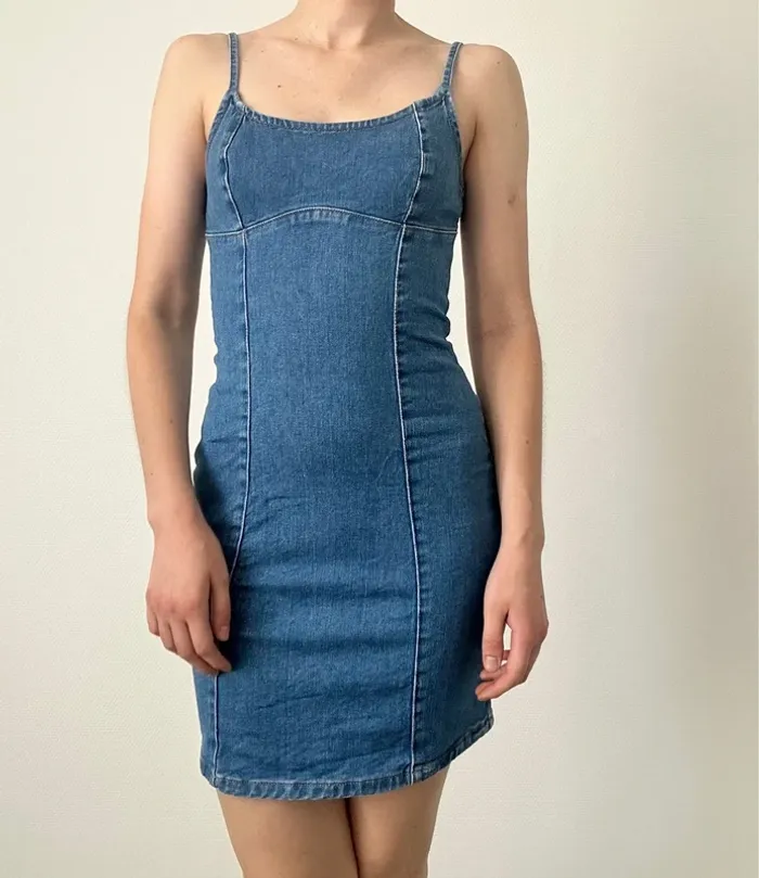 Robe en jean cintrée