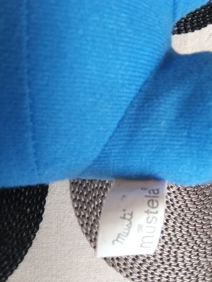 Doudou ours bleu blanc Musti jouet Mustela vintage ancien des années 90  1997  assis modèle petit nez brodé bout bras blanc  yeux durs  autour 15 cm  +/- - photo numéro 7