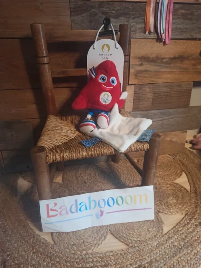 Doudou mascotte Paris 2024 neuf