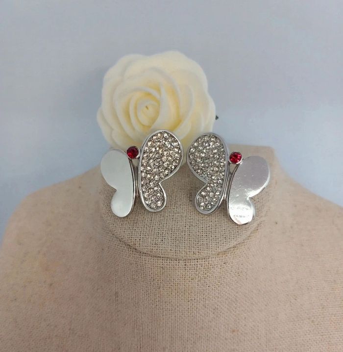 Jolies boucles d'oreilles papillons