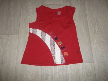 Top AVENTURE DES TOILES rouge et décos multicolores taille 46 TBE