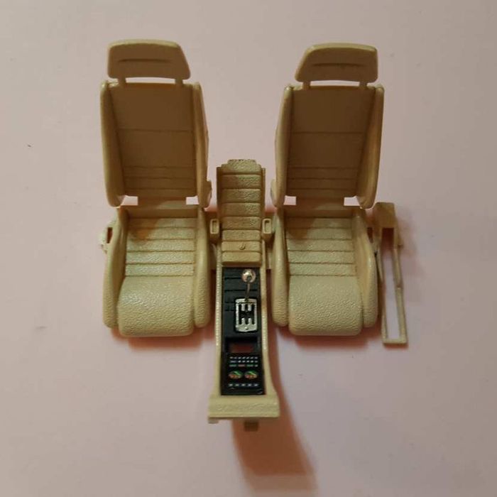 console sièges pièce détaché miniature burago ferrari 348 tb 1/18 1/18e 1/18ème