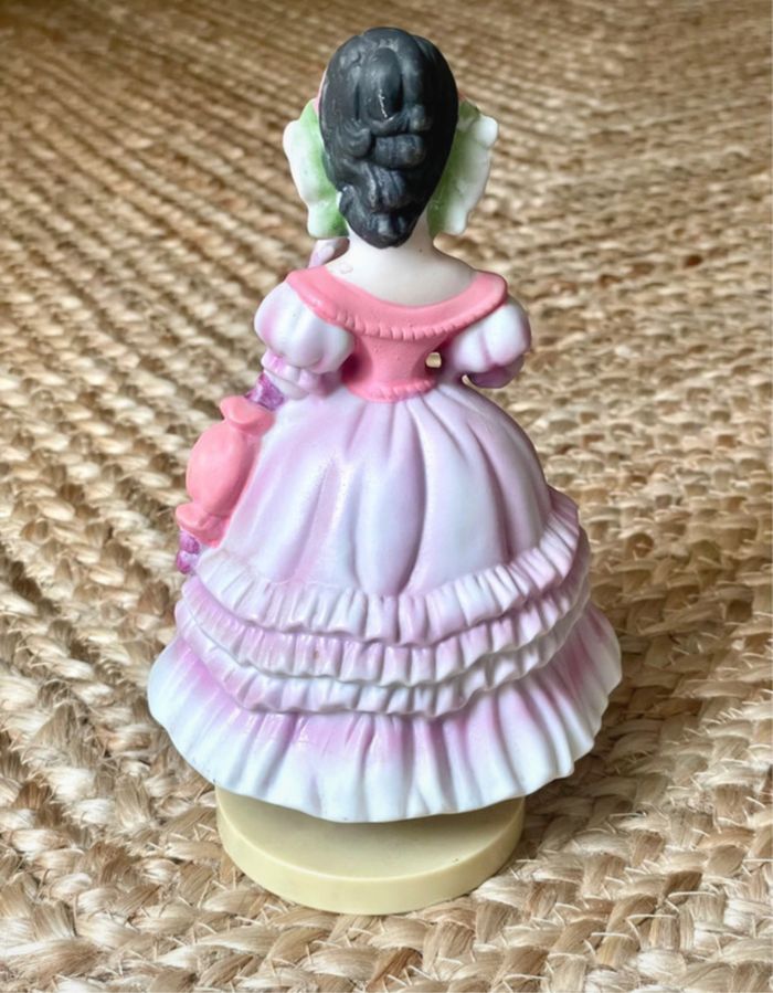 Figurine / Poupée musicale en biscuit de porcelaine - photo numéro 3