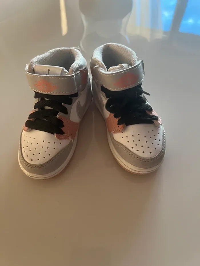 Basket pour petite fille, Nike pointure 22 - photo numéro 2