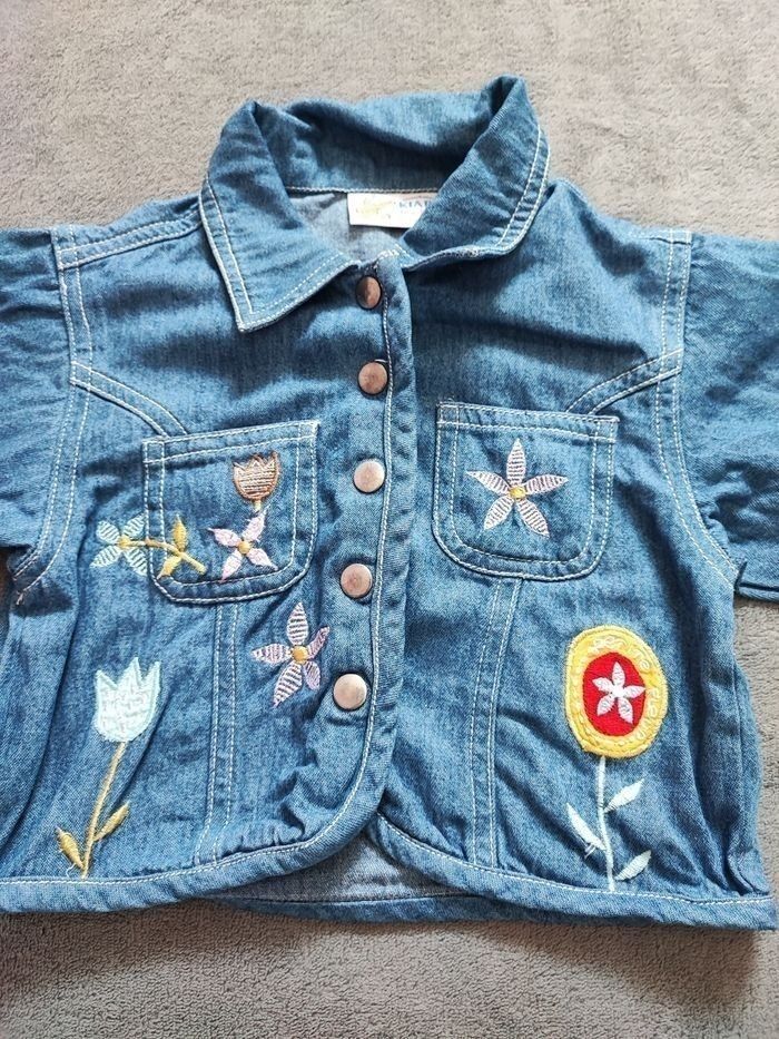Veste légère jean 18 mois fleuris 🌻 - photo numéro 2
