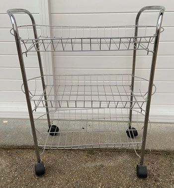 Petite desserte en alu bon état