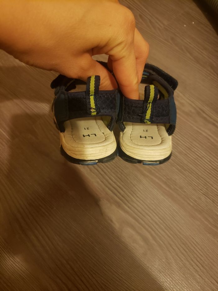 Sandales requin La Halle pointure 21 - photo numéro 3