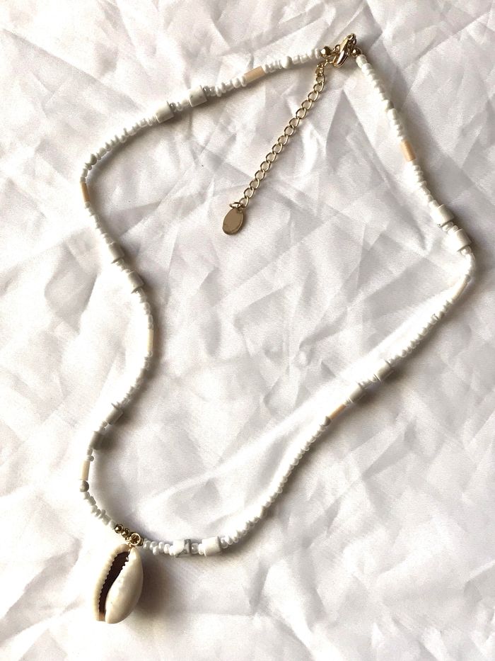 Collier Pendentif Coquillage Perles Blanches Chaîne Bijou Doré Cuivre Verre Fantaisie Hommes Femmes - photo numéro 2