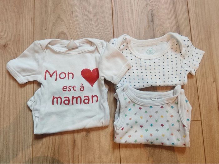 Lot bodies manches courtes