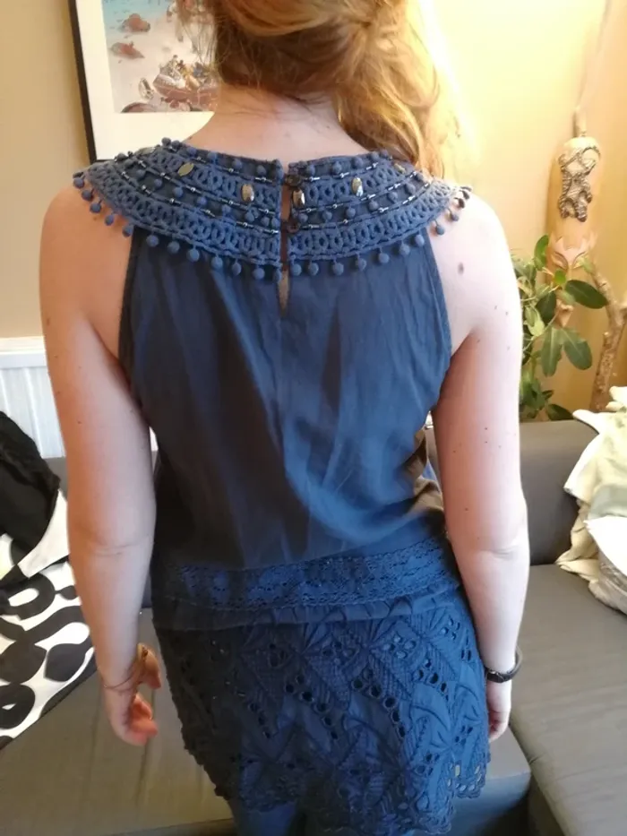 Tunique bleu marine avec broderie anglaise