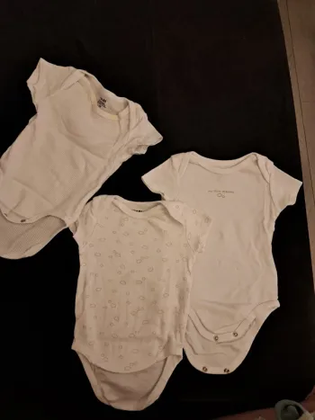 Lot 2 bodies nuages + 1 body offert