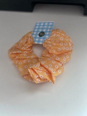 Chouchou orange à fleurs