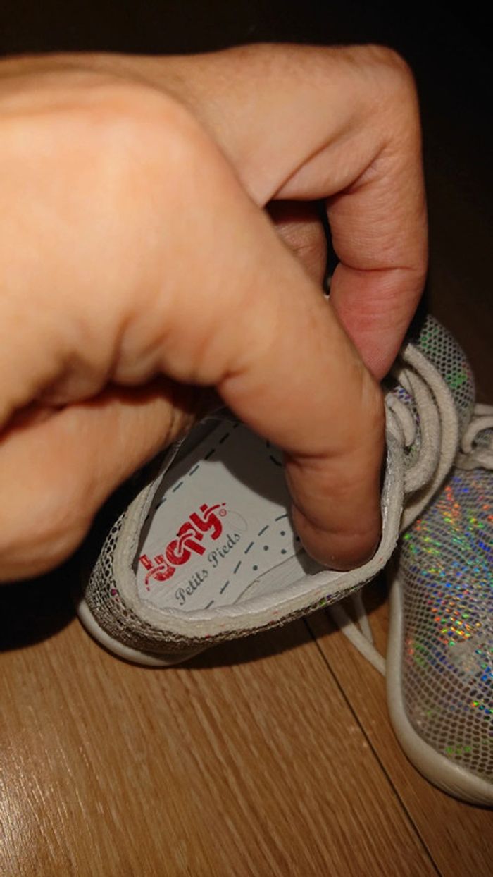 Chaussures premiers pas argentés à lacets - photo numéro 4