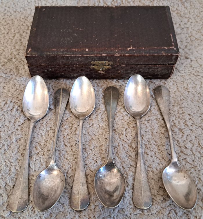🍽 Ancien coffret de 6 cuillères en métal argenté - photo numéro 2