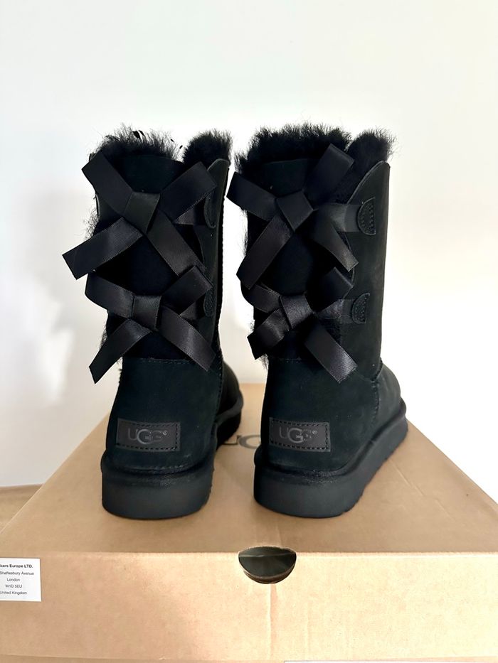 Bottes UGG Bailey Bow II originales noires neuves taille 39