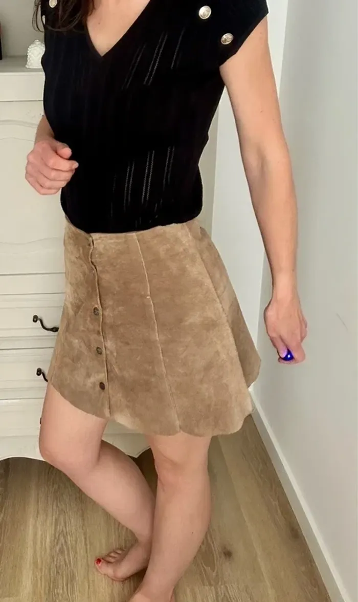 Superbe petit jupe marron Camel bas pétale Etam en cuir daim et boutons taille 36 , S , 1 - photo numéro 4