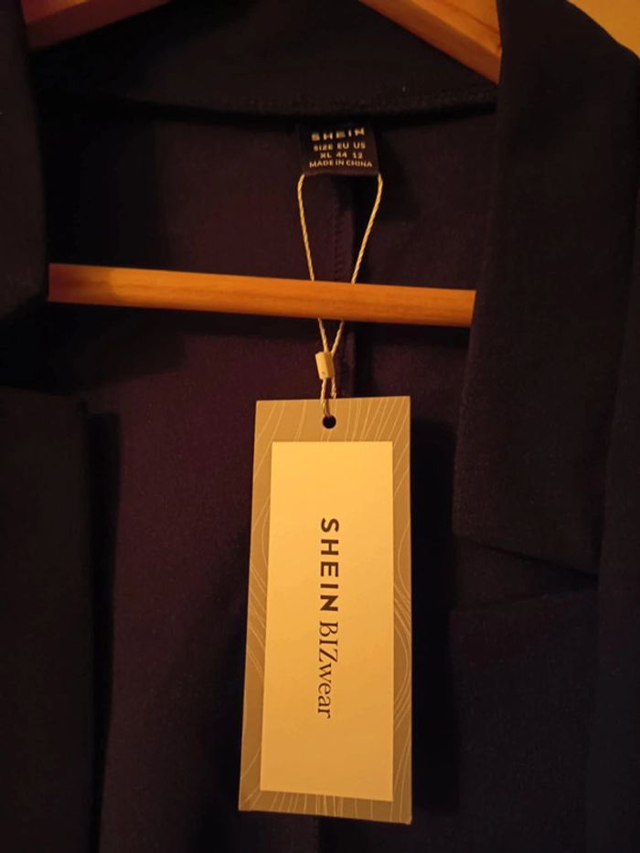 Veste  été, léger.manches longues . Devant avec  Marque shein. Taille 44 . - photo numéro 2