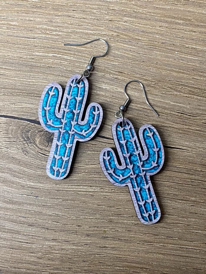 Paire de boucles d oreilles cactus bois