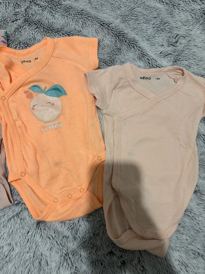 4 bodies bébé fille 6 mois - photo numéro 4