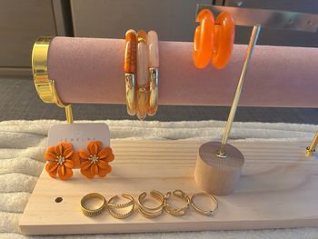 Lot de bijoux orange et doré 