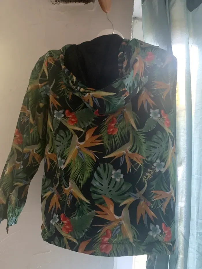 Veste coupe vent fin Pull &Bear taille 36 à capuche tres bon état - photo numéro 3