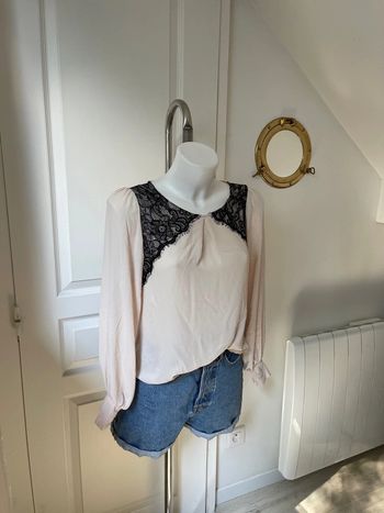 Blouse beige dentelle