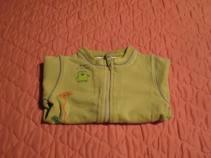 gilet a zippé taille 9 mois